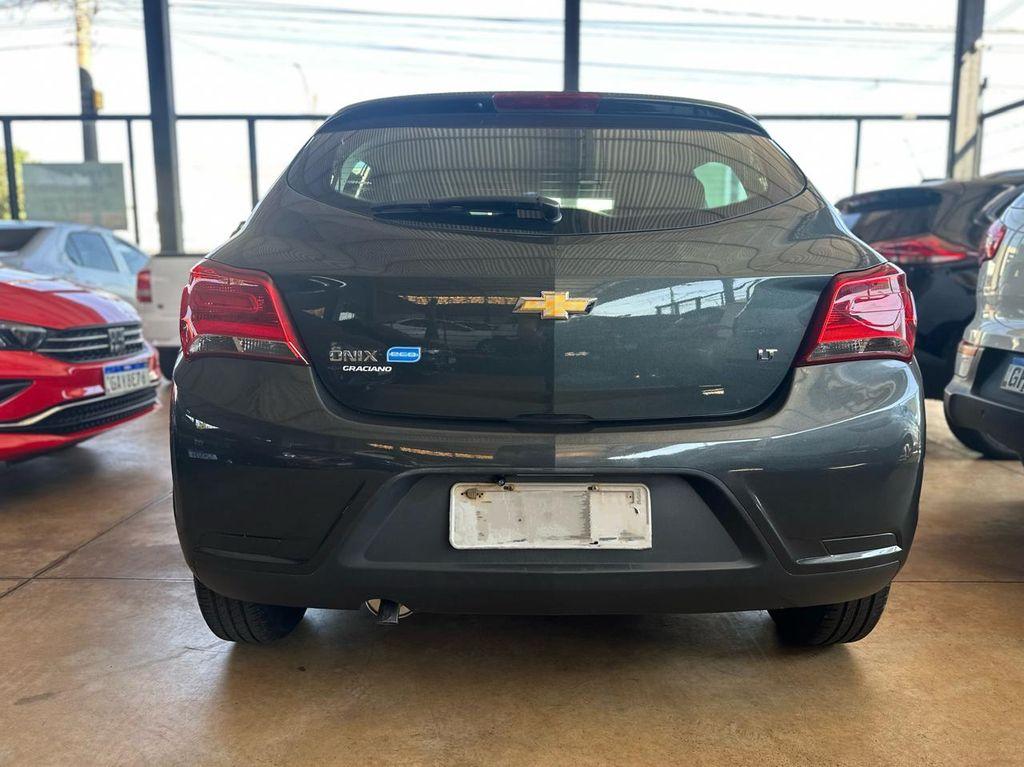 CHEVROLET Onix Hatch - Foto