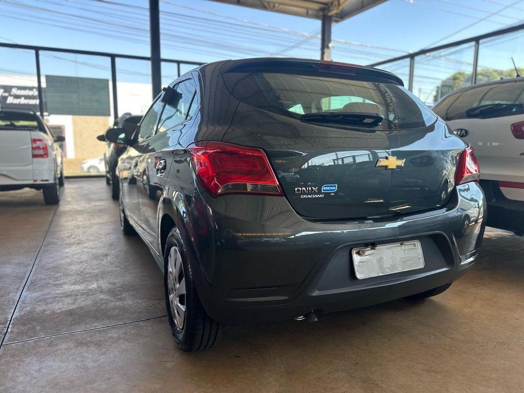 CHEVROLET Onix Hatch - Foto