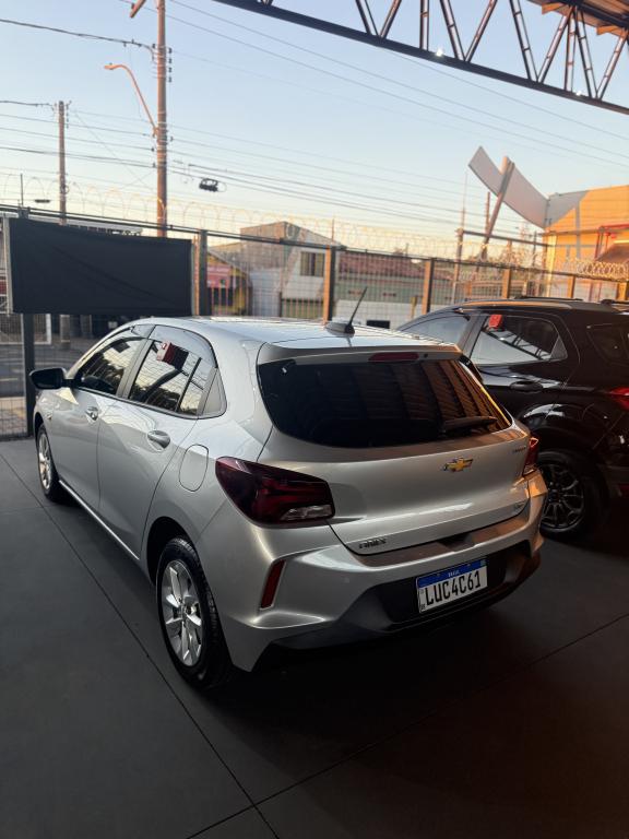 CHEVROLET Onix Hatch - Foto