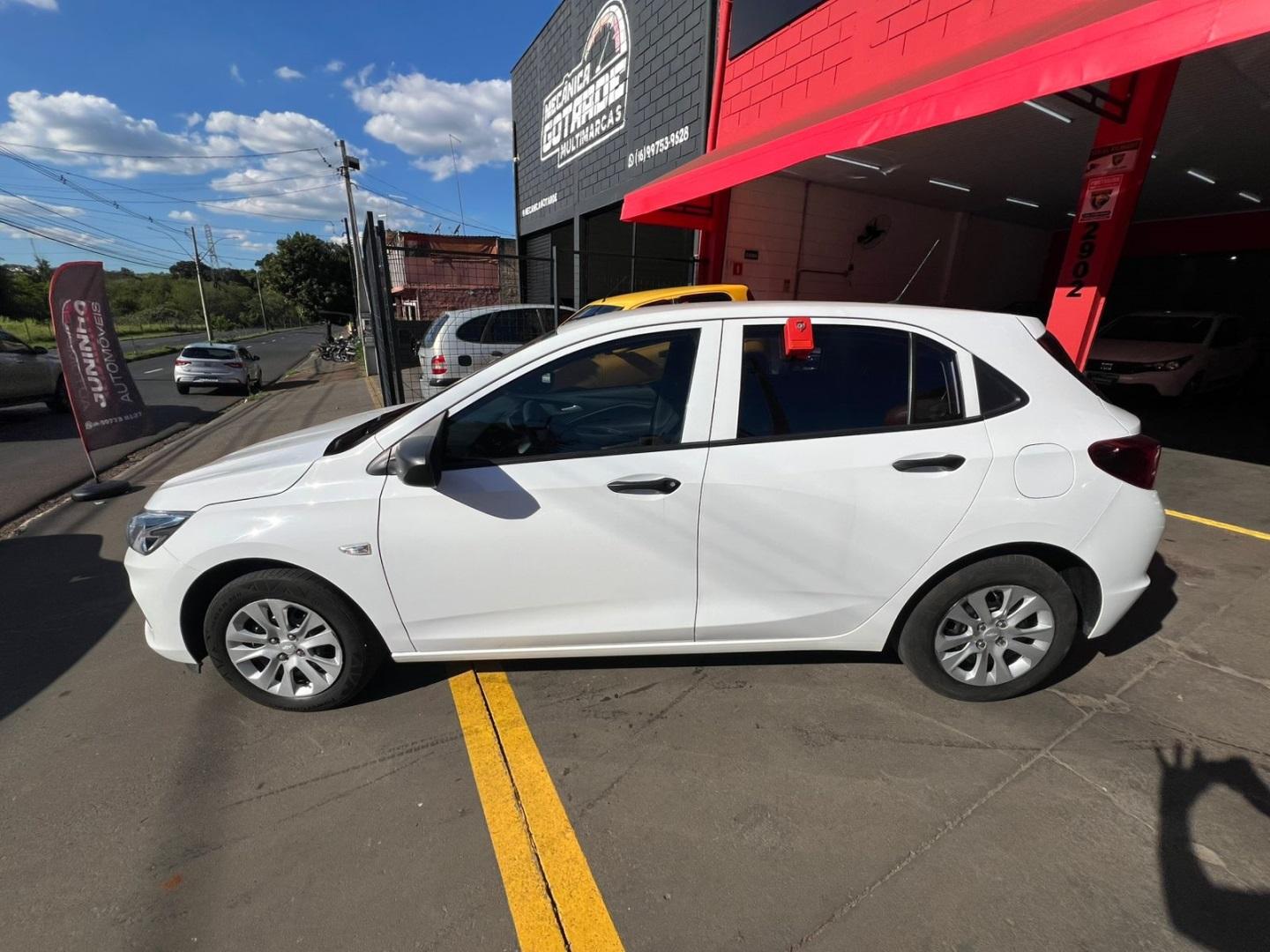 CHEVROLET Onix Hatch - Foto
