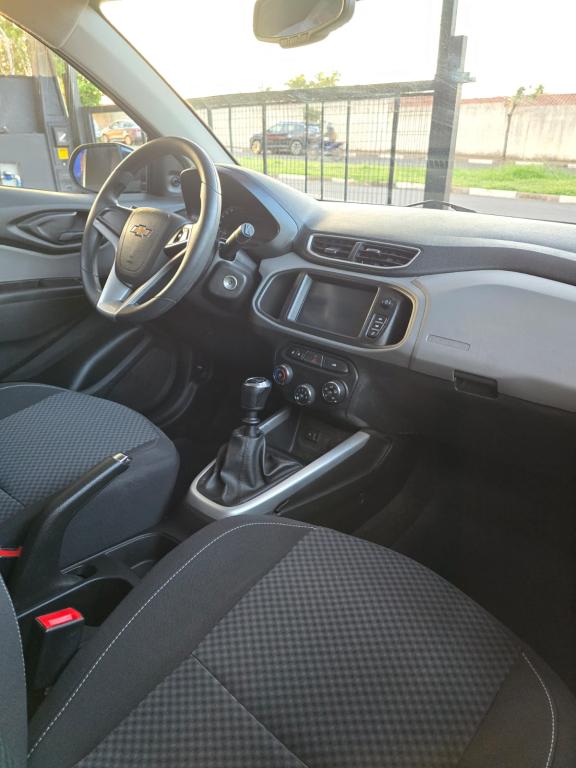 CHEVROLET Onix Hatch - Foto