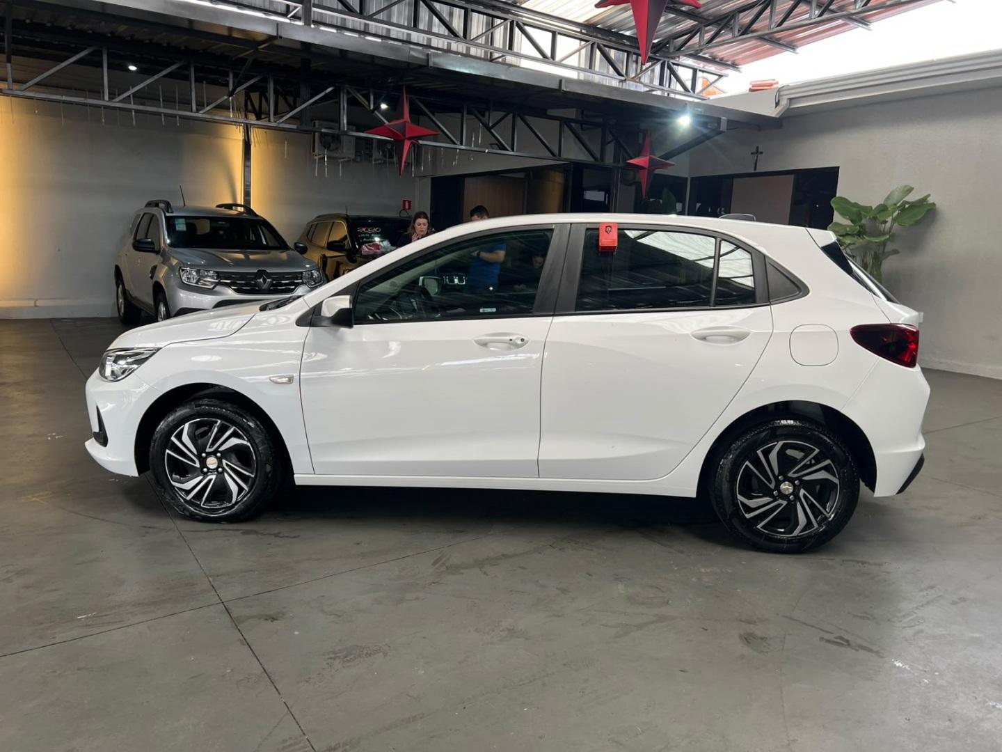CHEVROLET Onix Hatch - Foto
