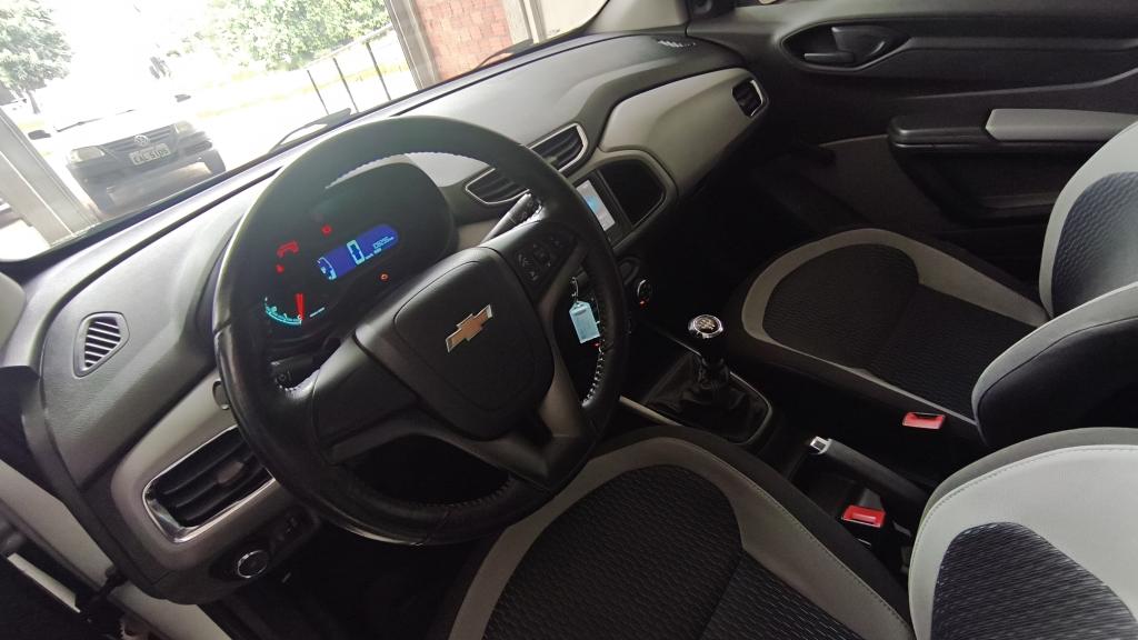 CHEVROLET Onix Hatch - Foto