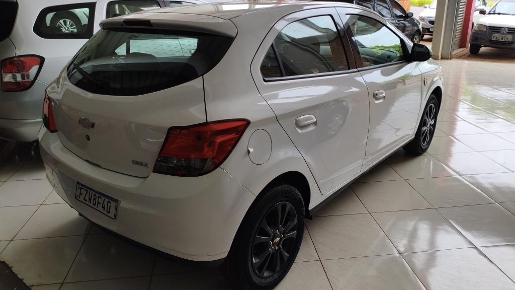 CHEVROLET Onix Hatch - Foto