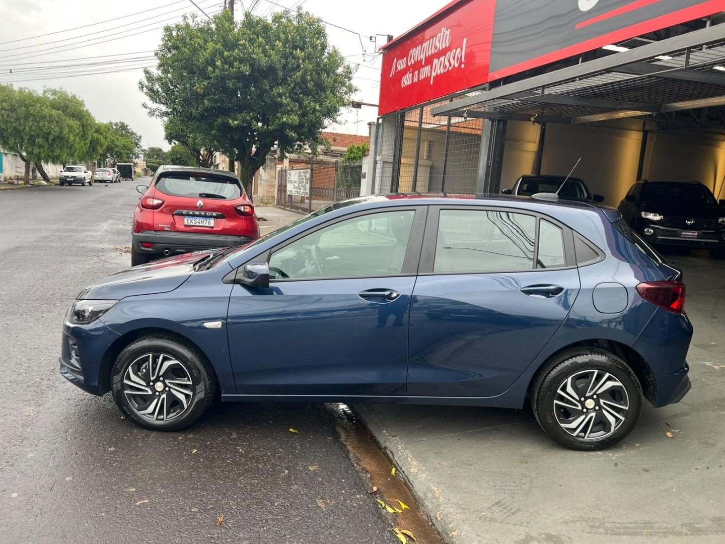 CHEVROLET Onix Hatch - Foto