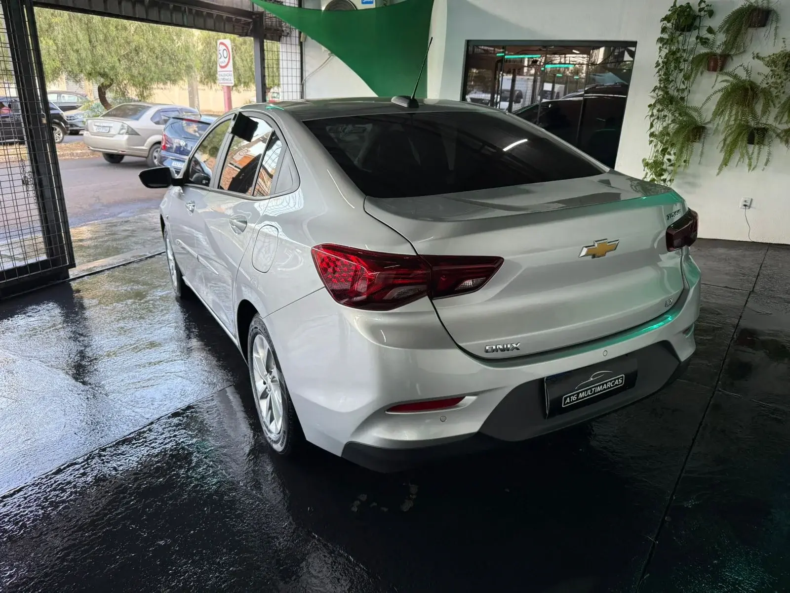 CHEVROLET Onix Sedan - Foto