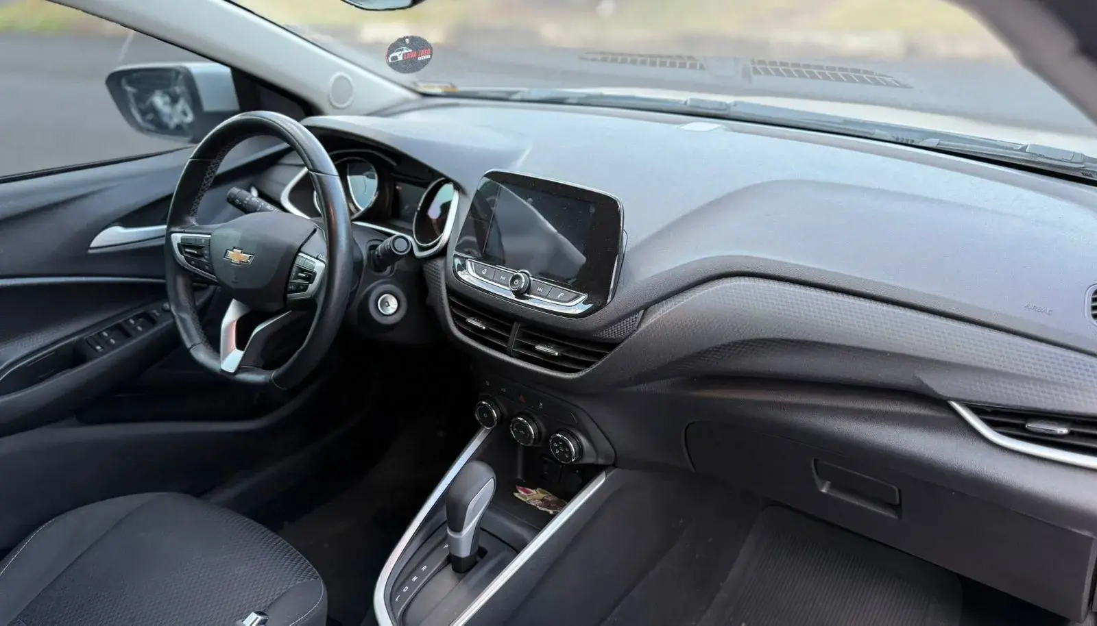 CHEVROLET Onix Sedan - Foto