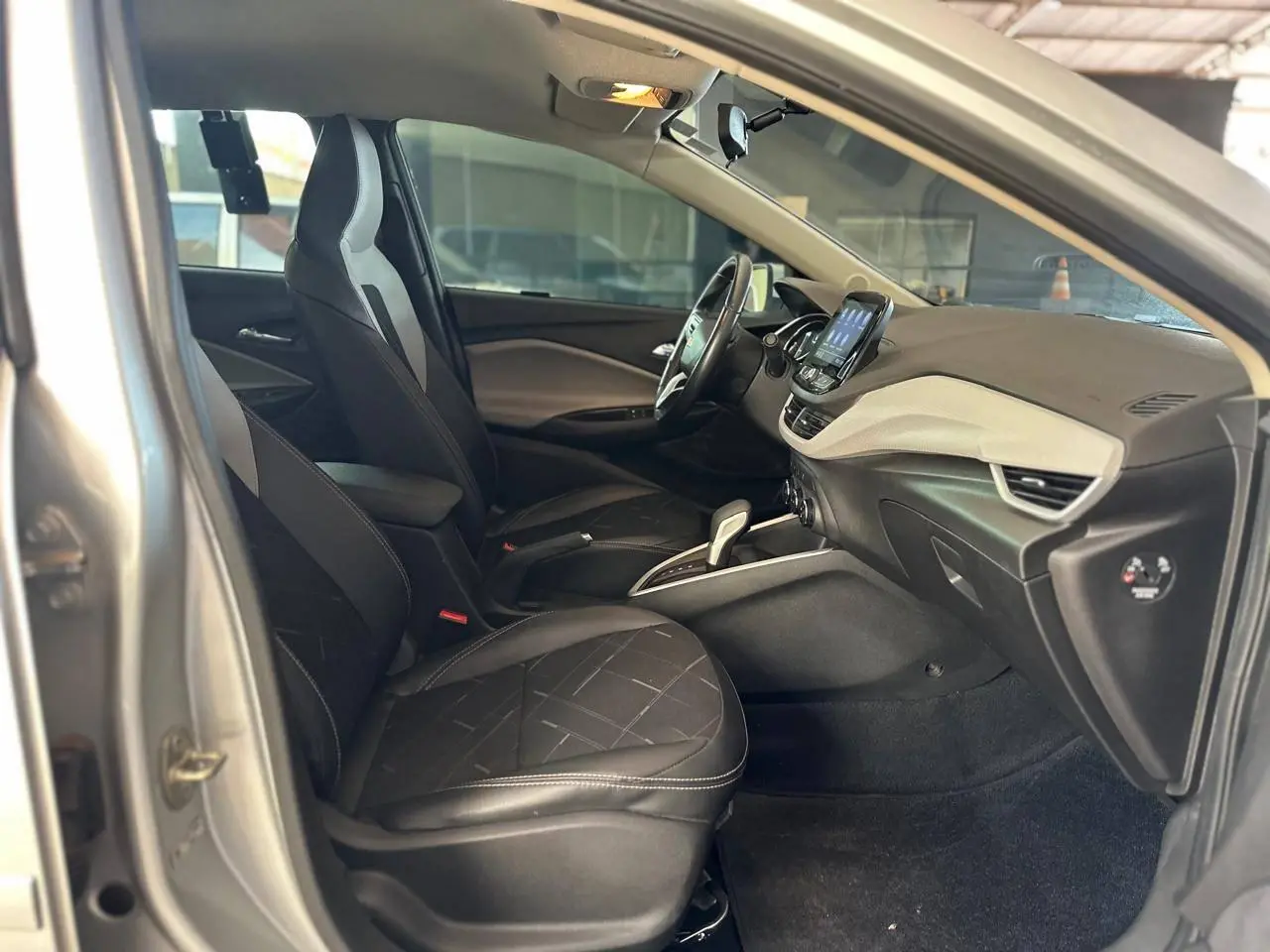 CHEVROLET Onix Sedan - Foto