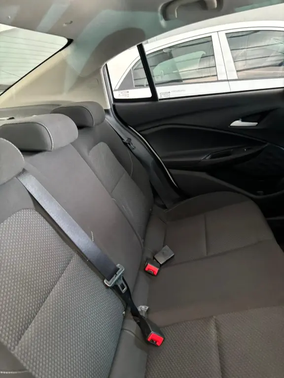 CHEVROLET Onix Sedan - Foto