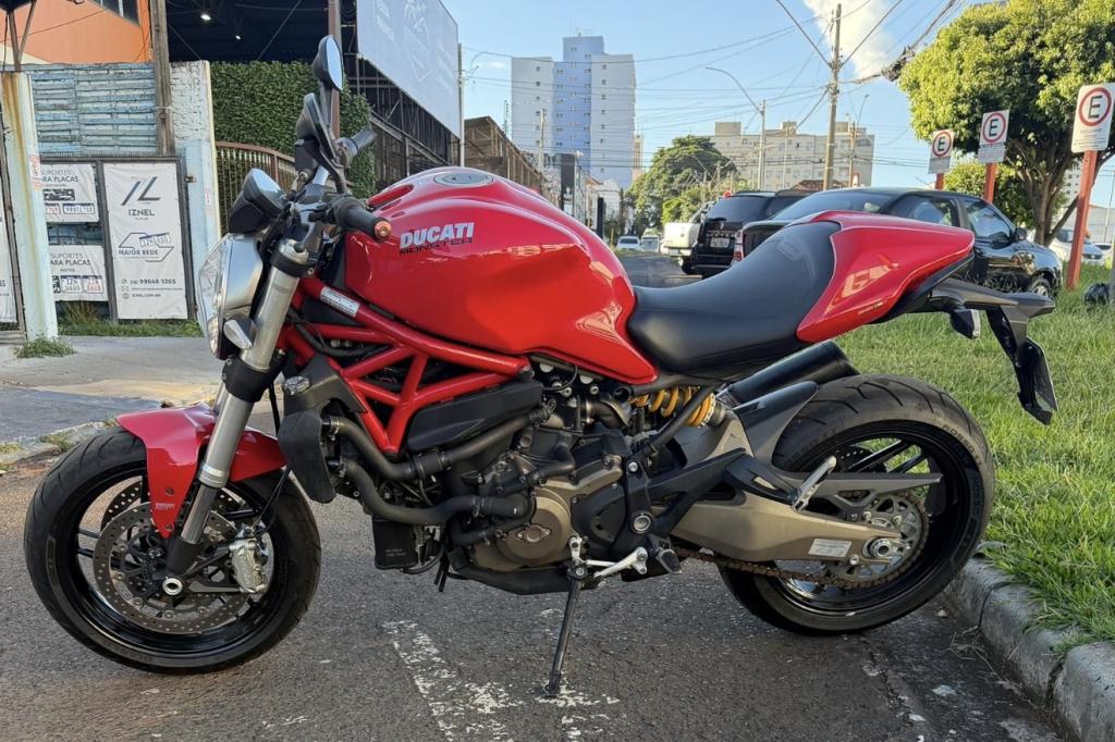 DUCATI Monster 821 - Foto