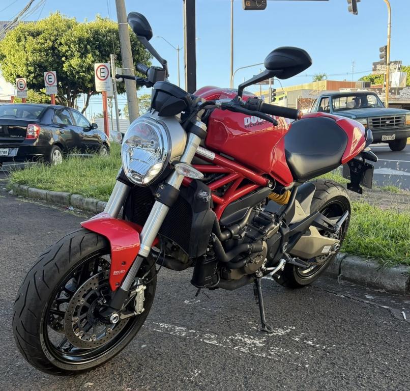 DUCATI Monster 821 - Foto