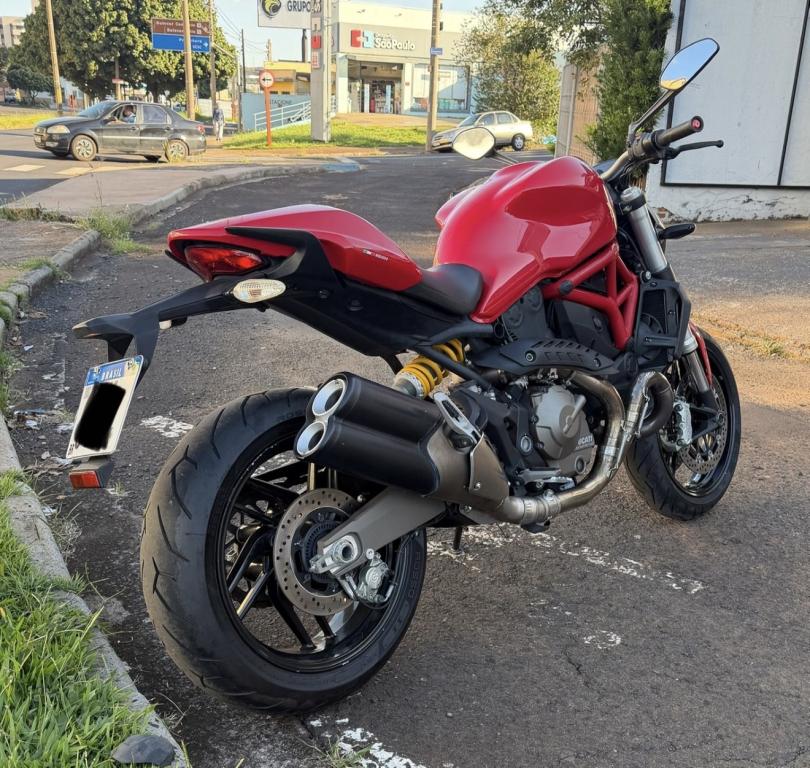 DUCATI Monster 821 - Foto