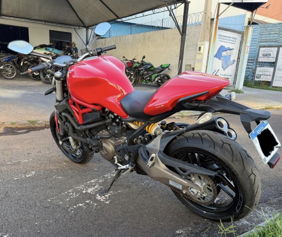 DUCATI Monster 821 - Foto