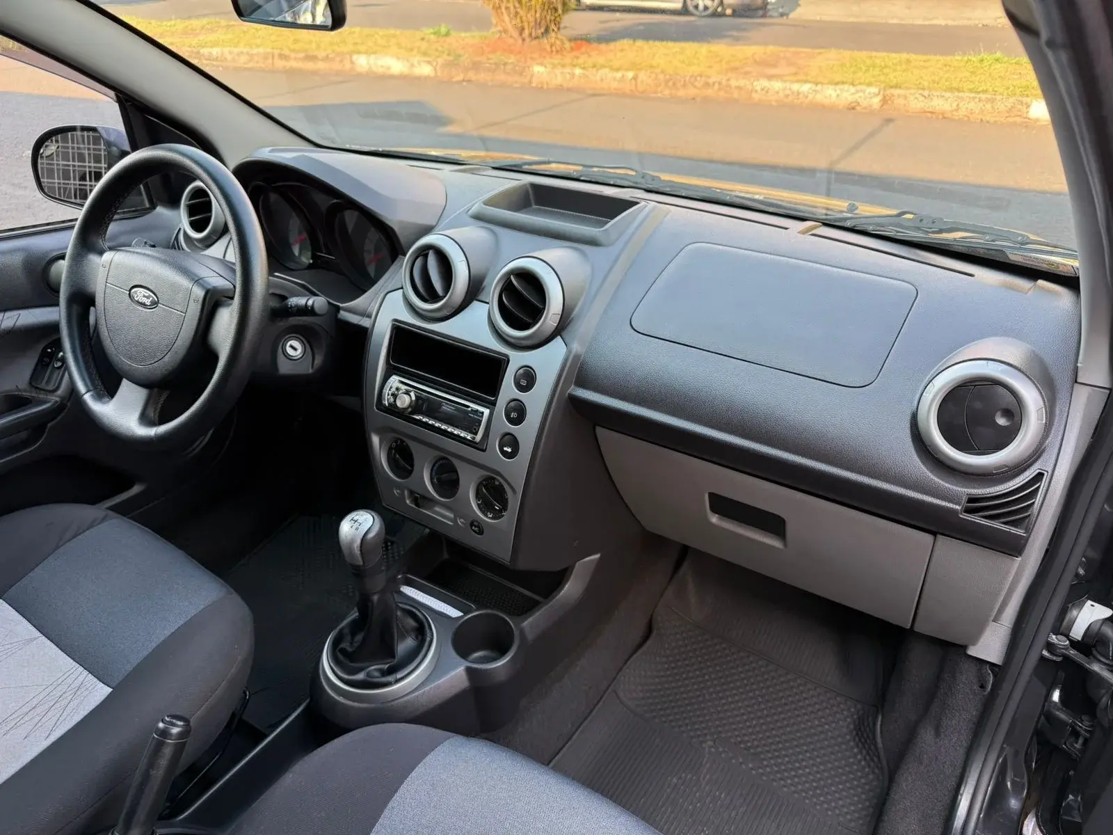 FORD Fiesta Hatch - Foto