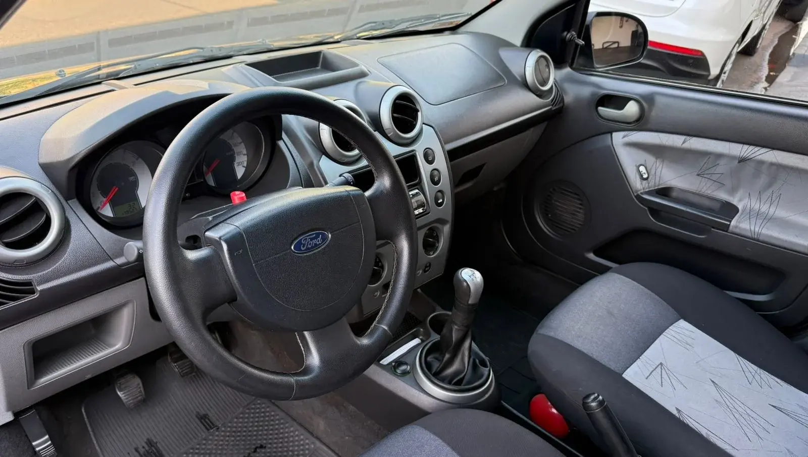 FORD Fiesta Hatch - Foto