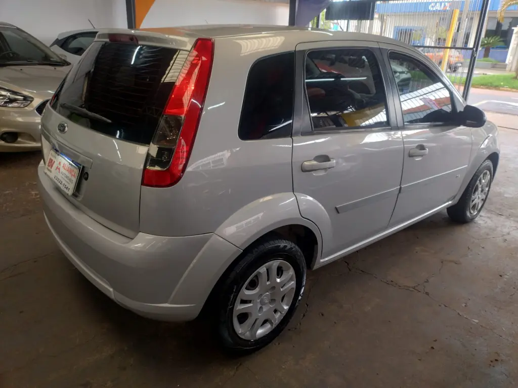 FORD Fiesta Hatch - Foto