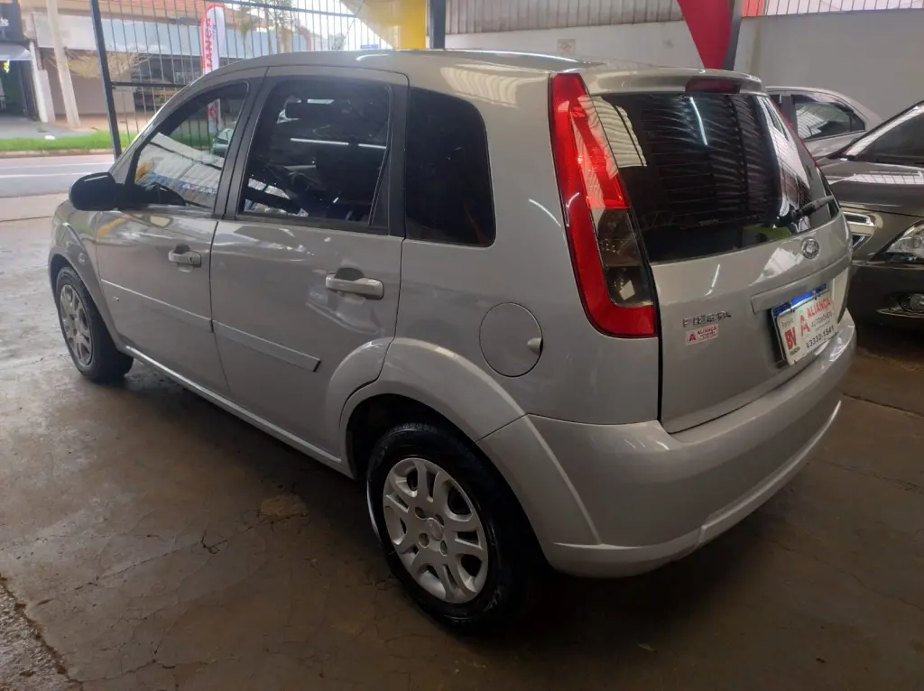 FORD Fiesta Hatch - Foto