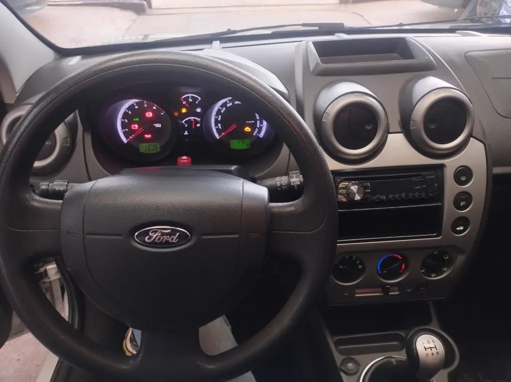 FORD Fiesta Hatch - Foto