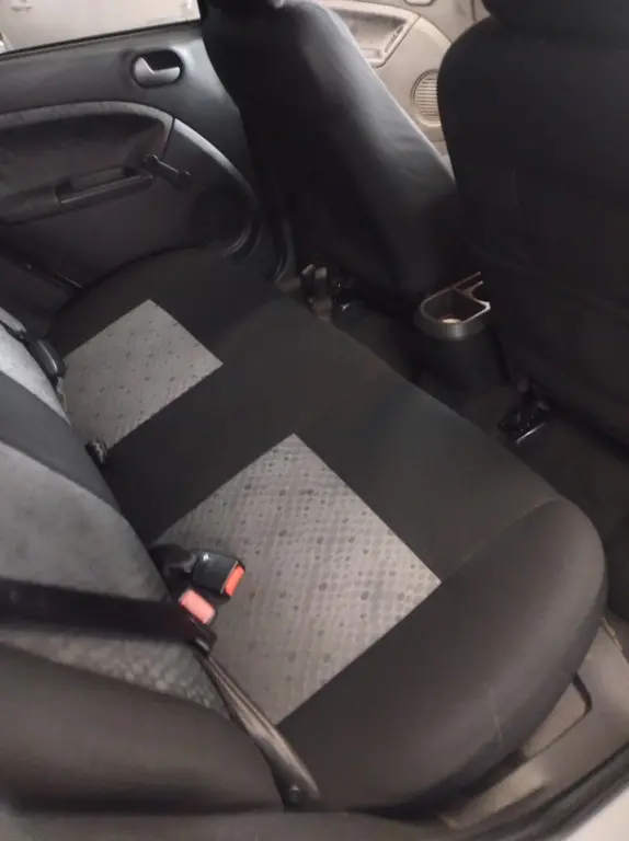 FORD Fiesta Hatch - Foto