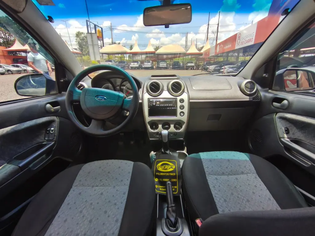 FORD Fiesta Hatch - Foto