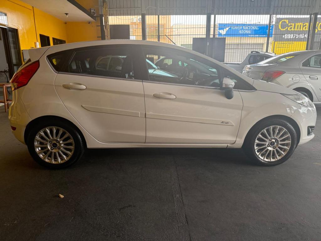 FORD Fiesta Hatch - Foto