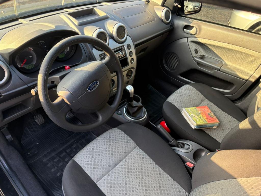 FORD Fiesta Hatch - Foto