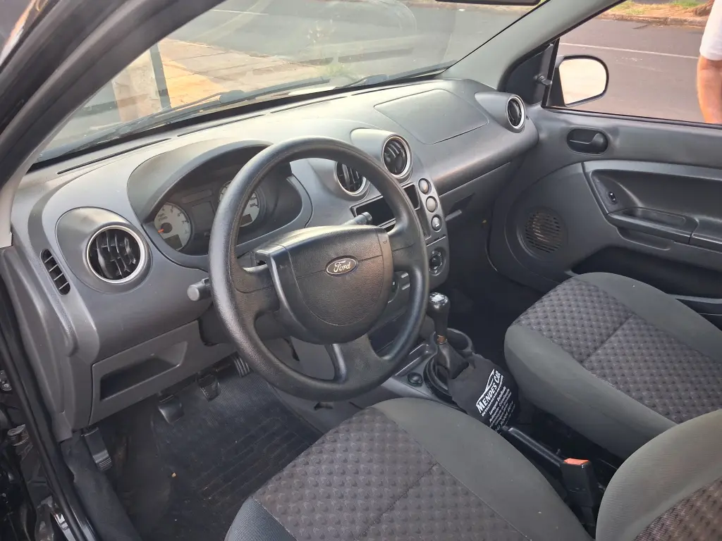 FORD Fiesta Hatch - Foto