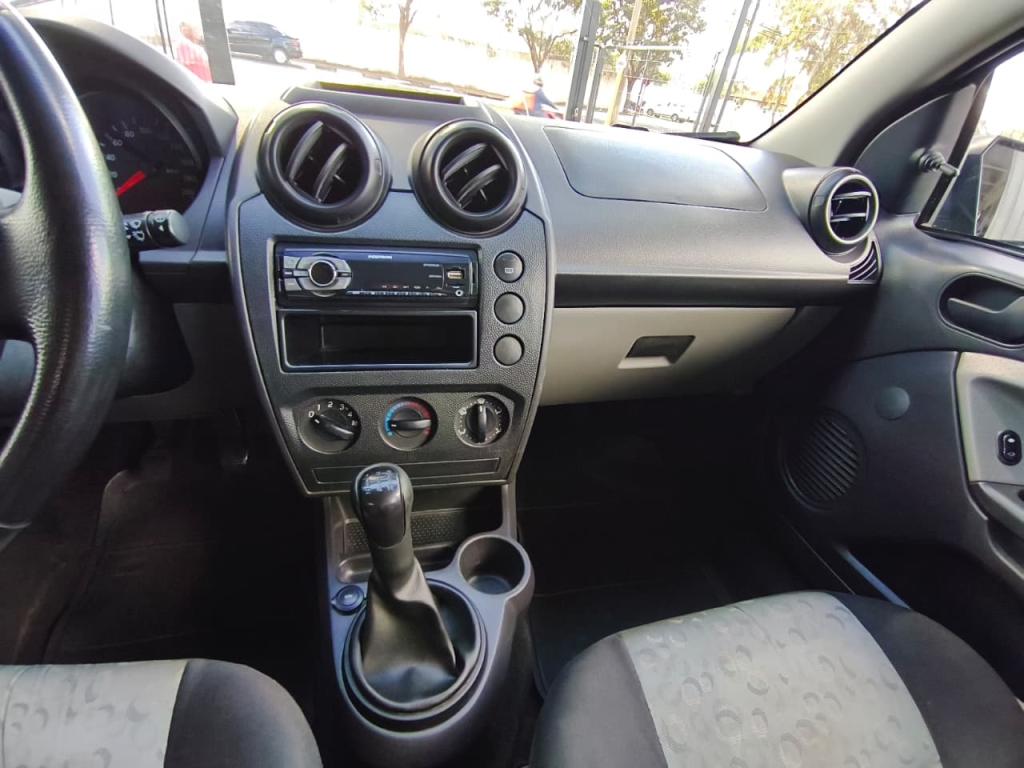 FORD Fiesta Hatch - Foto