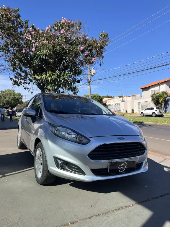 FORD Fiesta Hatch - Foto