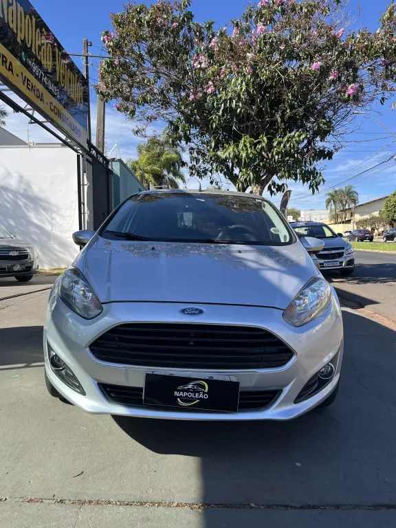 FORD Fiesta Hatch - Foto