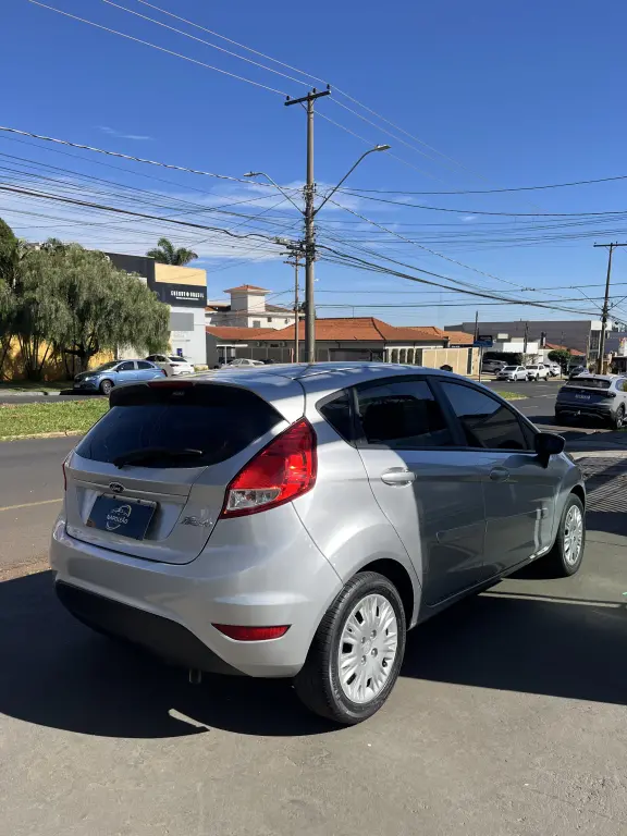 FORD Fiesta Hatch - Foto