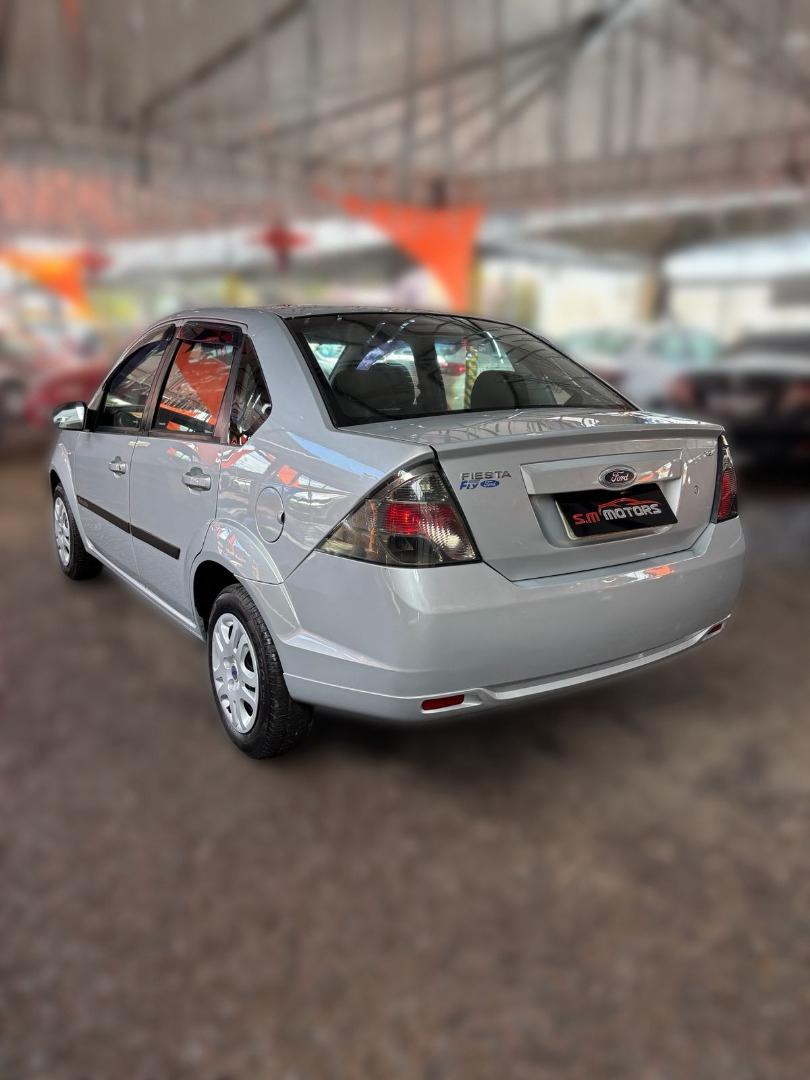 FORD Fiesta Sedan - Foto