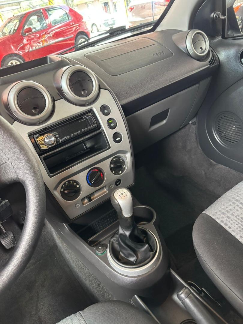 FORD Fiesta Sedan - Foto