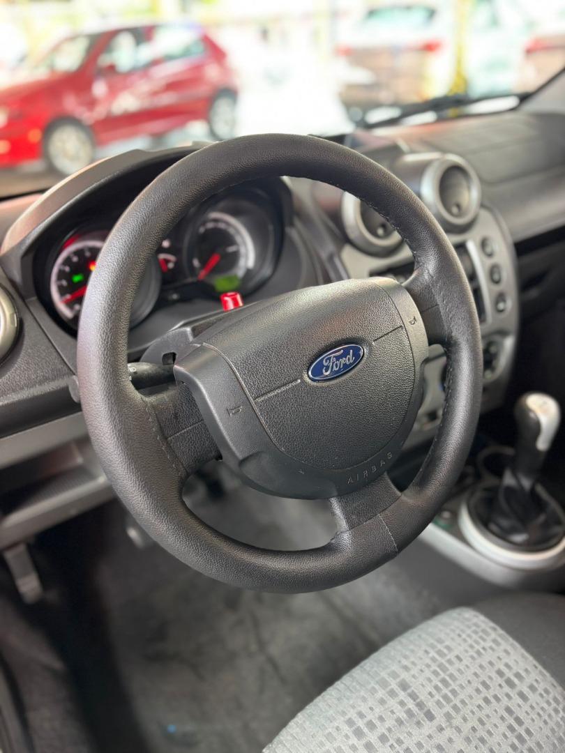 FORD Fiesta Sedan - Foto