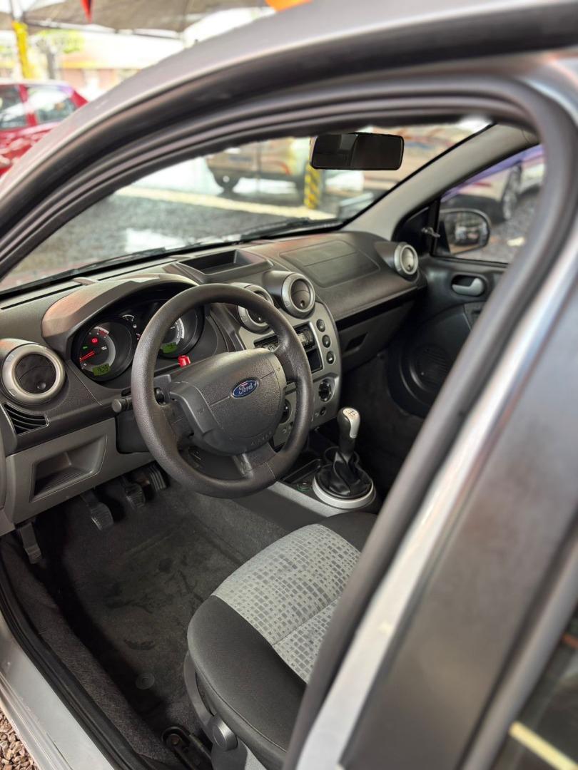 FORD Fiesta Sedan - Foto