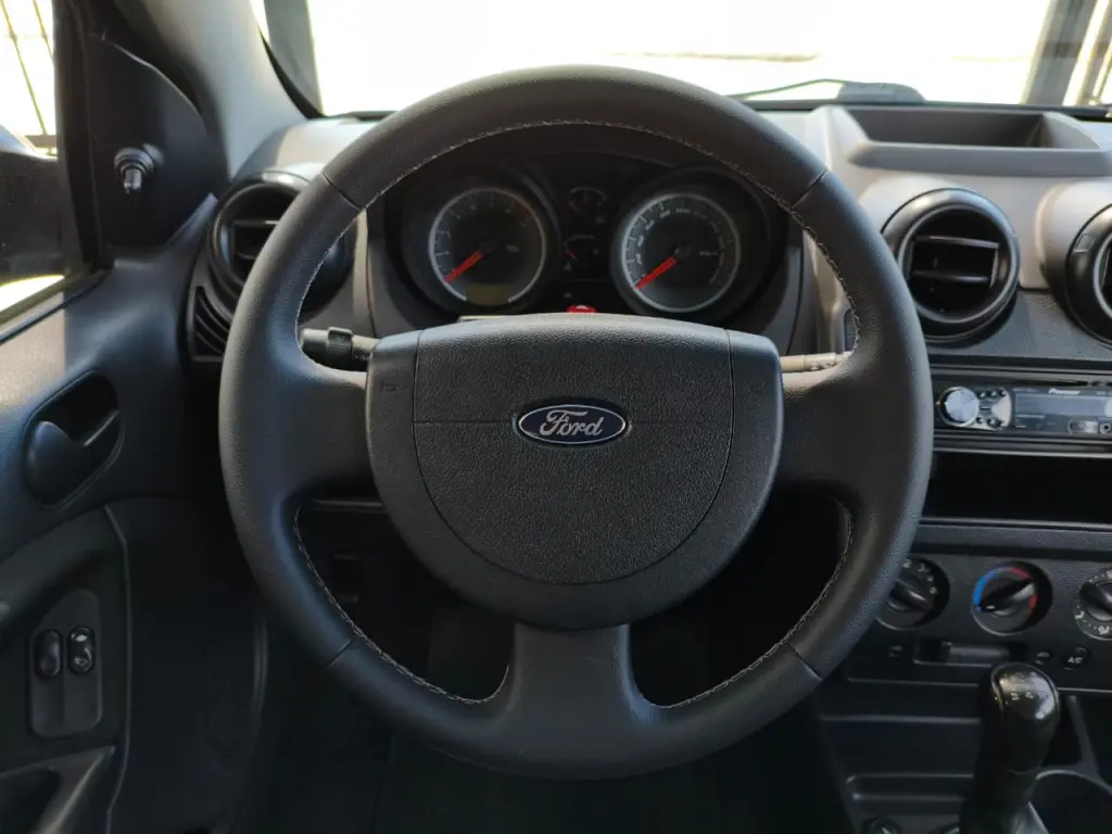 FORD Fiesta Sedan - Foto