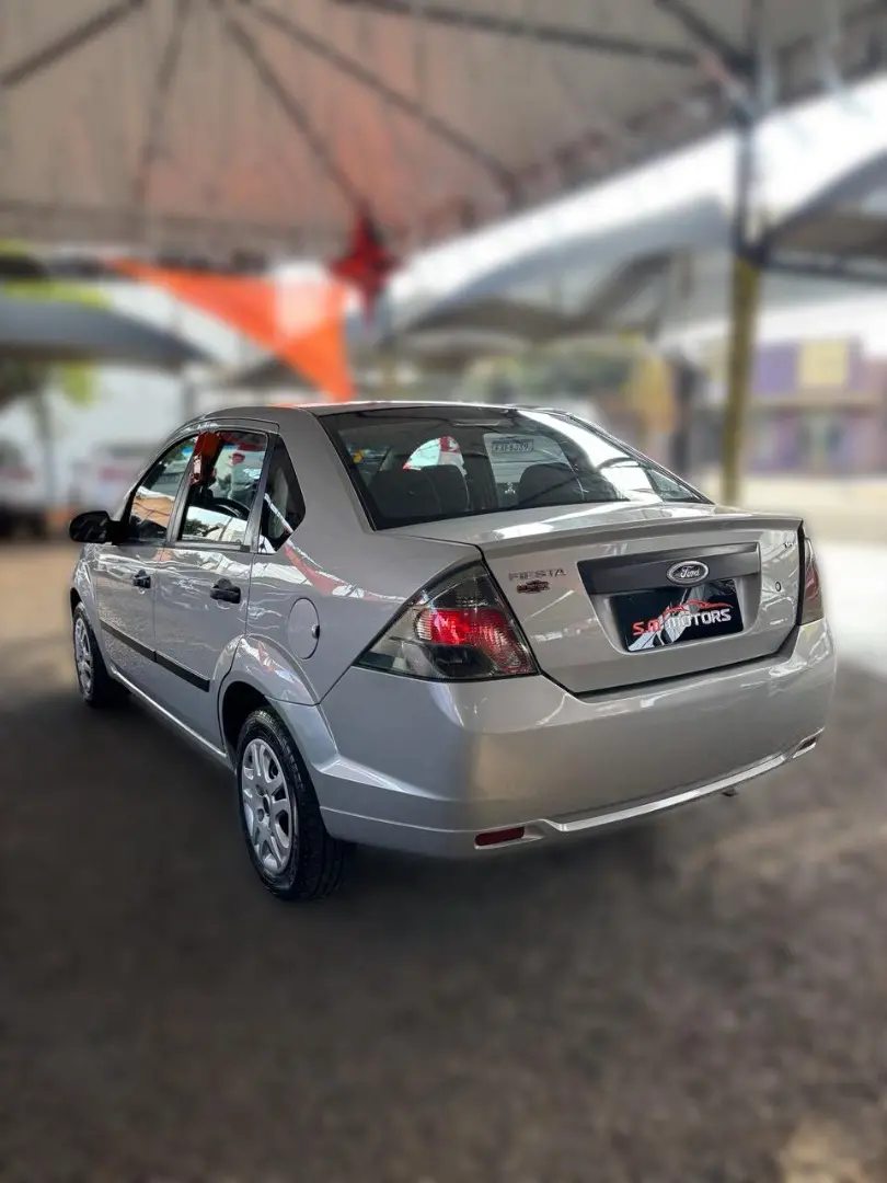 FORD Fiesta Sedan - Foto