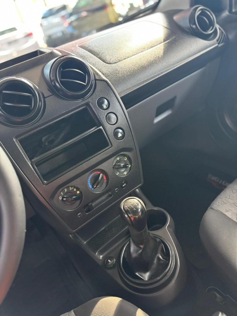 FORD Fiesta Sedan - Foto