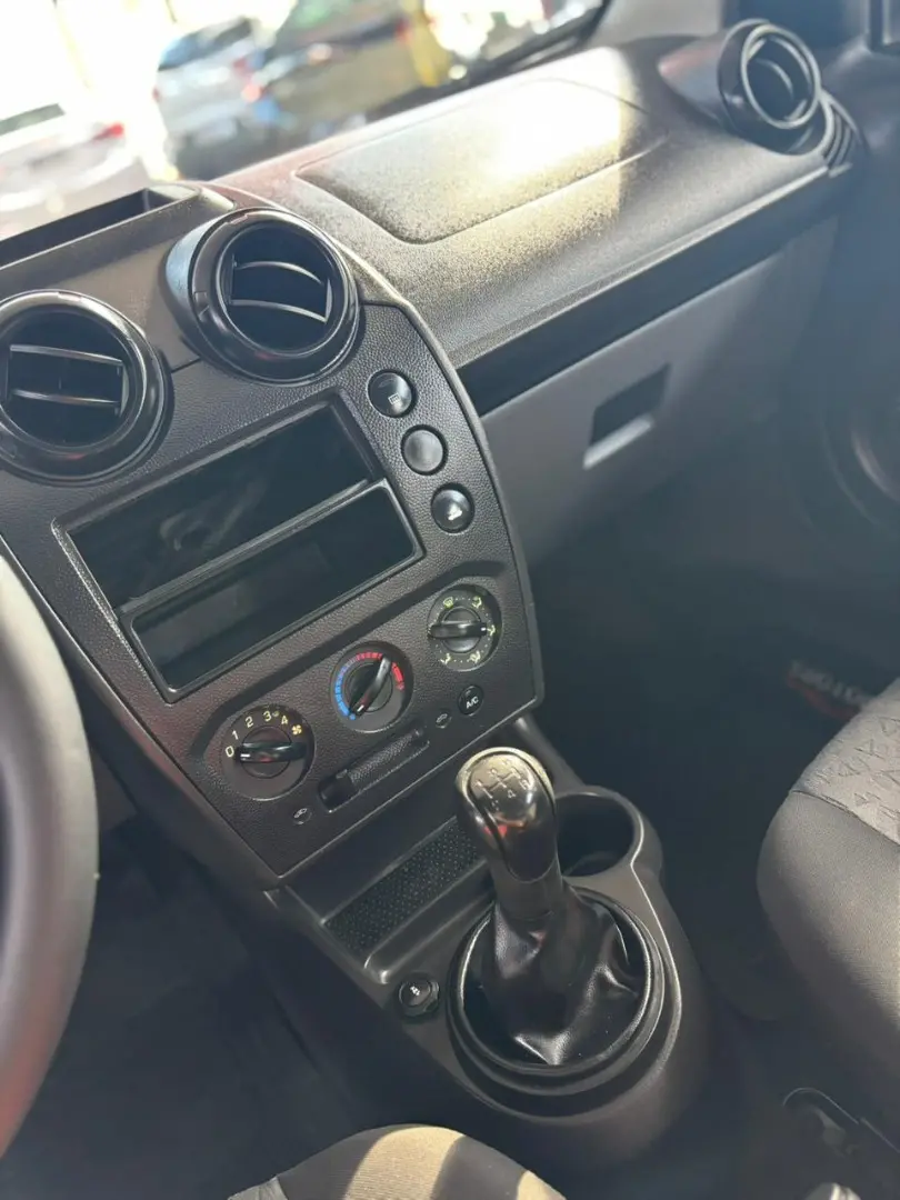 FORD Fiesta Sedan - Foto