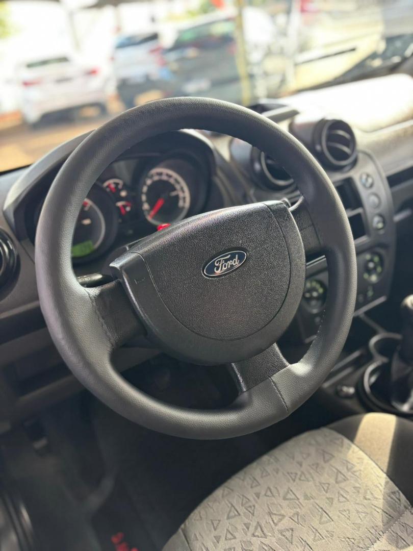 FORD Fiesta Sedan - Foto