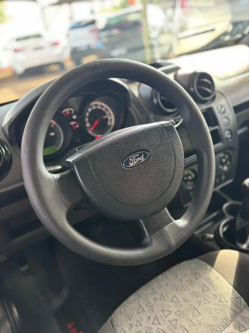 FORD Fiesta Sedan - Foto