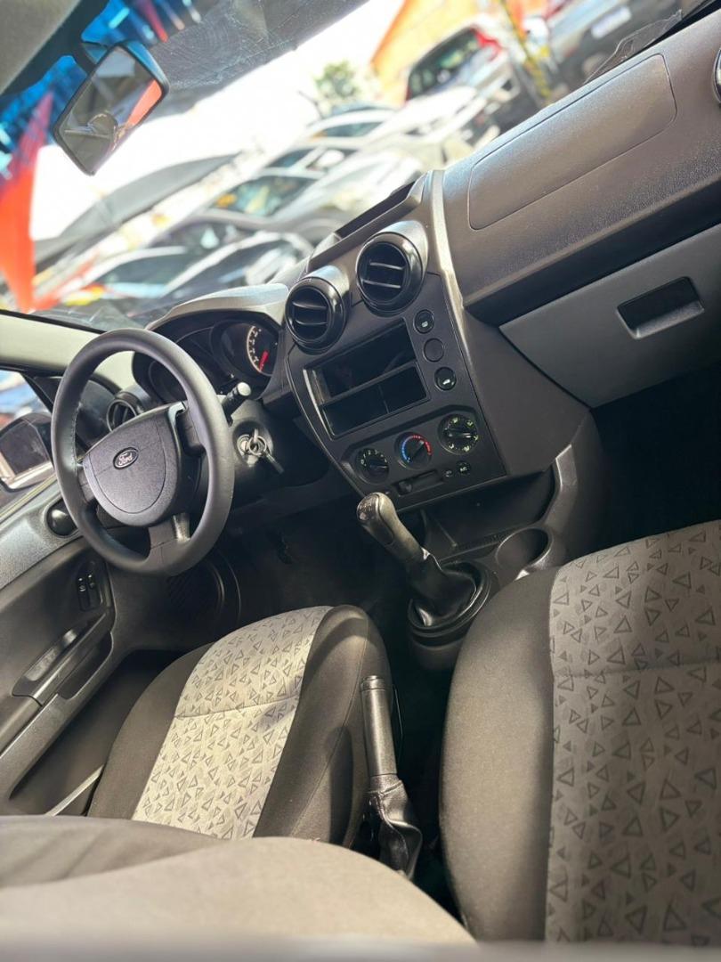 FORD Fiesta Sedan - Foto
