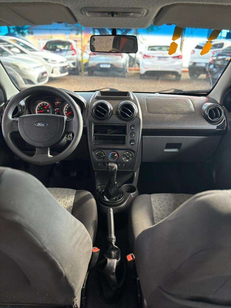 FORD Fiesta Sedan - Foto