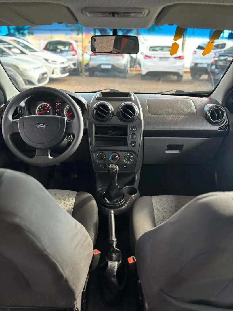 FORD Fiesta Sedan - Foto