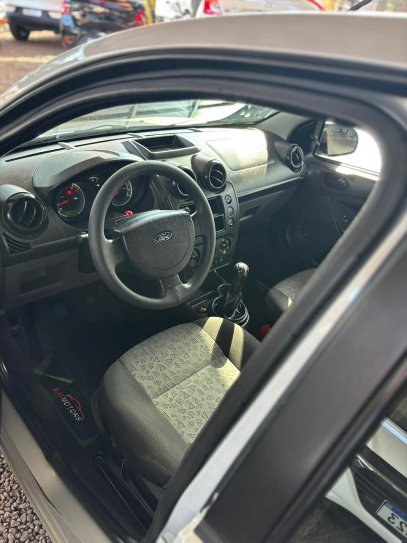 FORD Fiesta Sedan - Foto