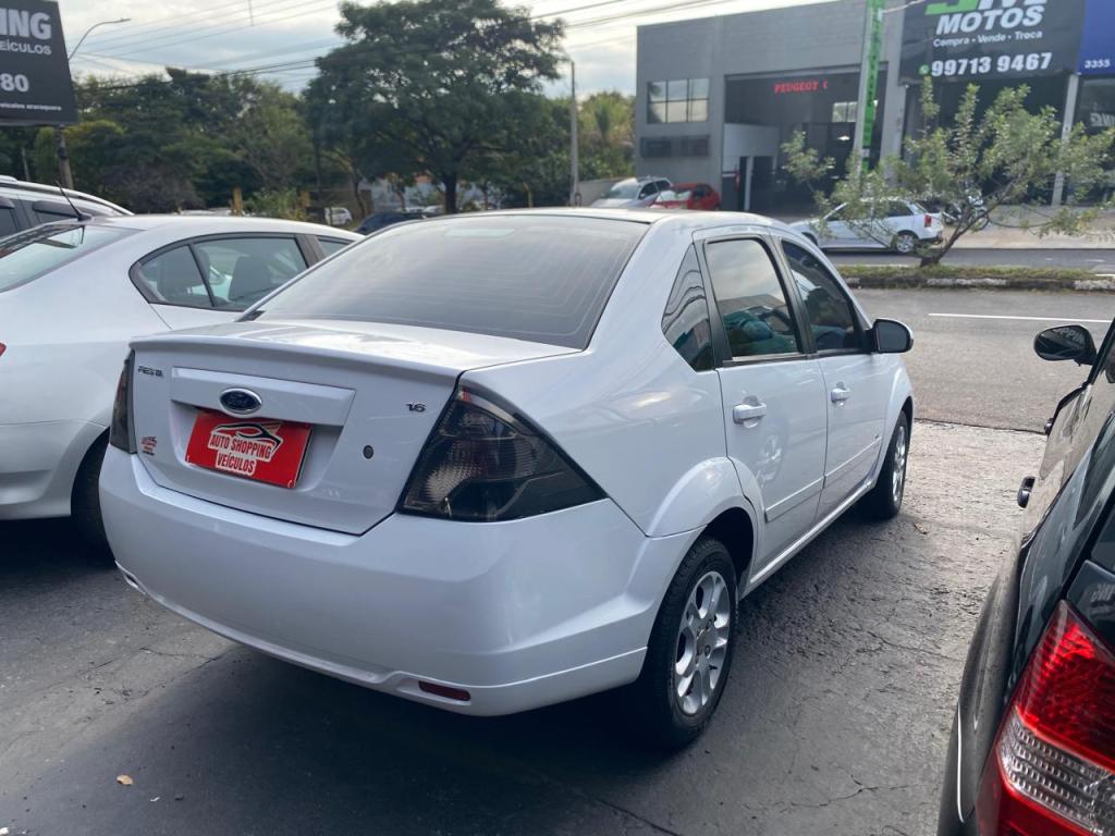 FORD Fiesta Sedan - Foto