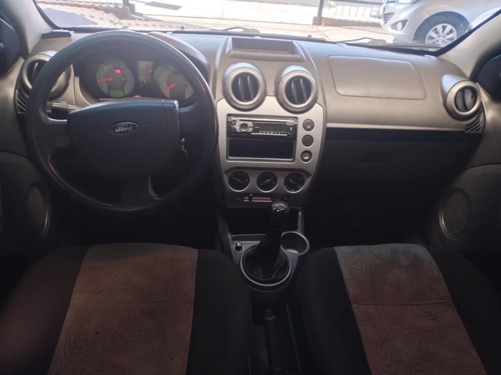 FORD Fiesta Sedan - Foto