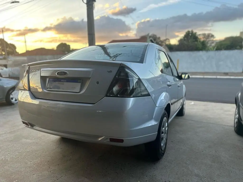FORD Fiesta Sedan - Foto