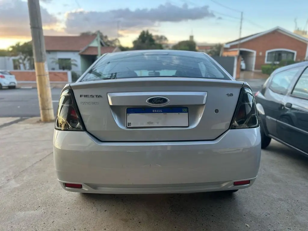 FORD Fiesta Sedan - Foto