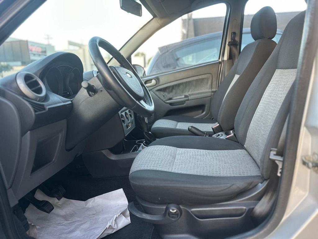FORD Fiesta Sedan - Foto